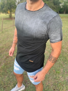 Remera black degree - El Showroom de Ramos Mejia