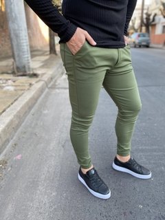 Jogger chupin verde militar en internet
