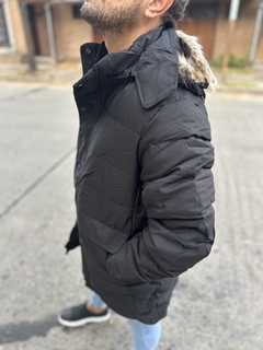 Imagen de Campera Parka Negra Importada con capucha