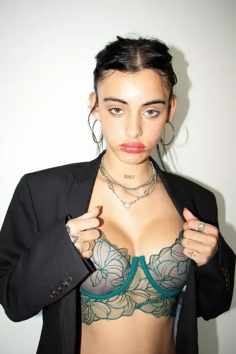 Conjunto Verde: Elegancia y Sensualidad en Encaje
