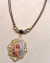 Colar fio encerado com medalha vintage religiosa e strass