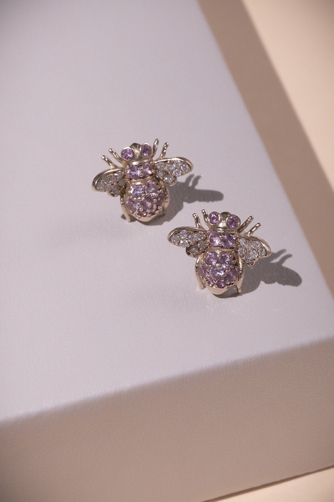 Brinco abelha em ouro rose com safiras rosas e diamantes