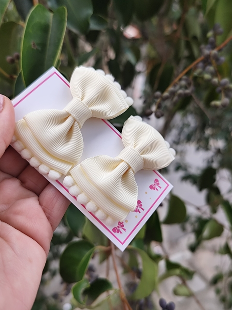 Duplinha Hellena com pompom na ponta Creme