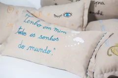 Almofada Linho Puro Bordada Mão "Sonhos" na internet
