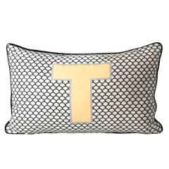 Almofada Letra T Ondinhas Preta