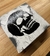 black and white skull en internet
