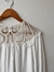 Bata Boho branca com detalhes em renda no busto Carolina - For Be Store