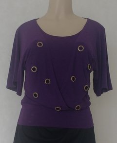 Blusa Roxa Com Ilhos