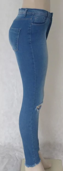 Calça Jeans Skinny Destroyed na internet