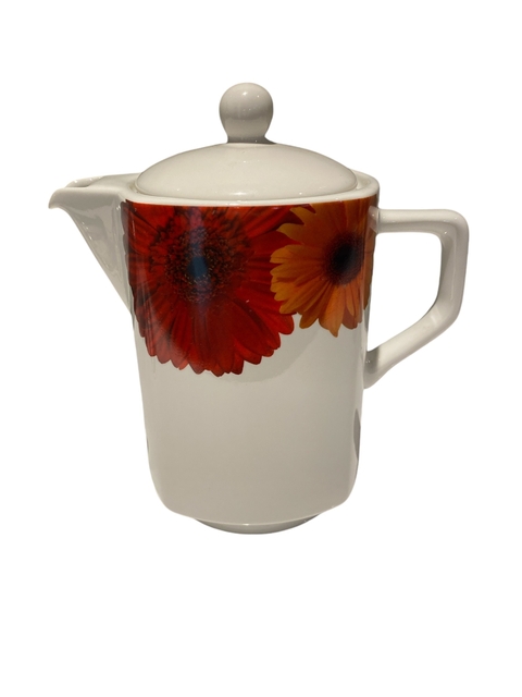 Bule com flores laranjas