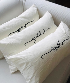 ALMOHADONES CON FRASES DE 75 X 30 - tienda online