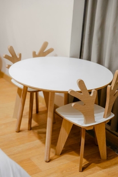 COMBO MESA 70 cm + 2 BANCOS KIDS CIERVO - PROMO STOCK -