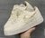 NIKE AIR FORCE BEGE DOURADO