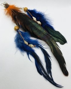Arete plumas de gallo naranja y azul