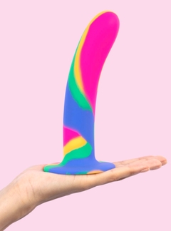 Dildo com Ventosa Go Play Rainbow - 17,4 cm x 3,5 cm - Strabela Commerce