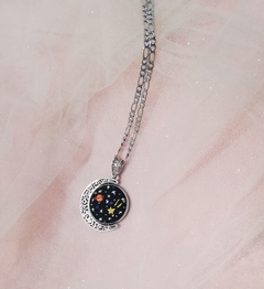 Collar Cosmos en internet