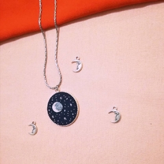 Collar Moon is mine en internet