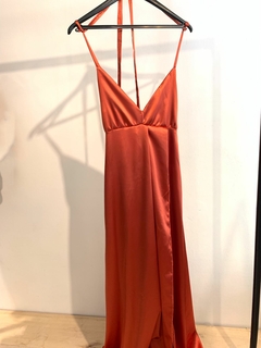 vestido saten ladrillo