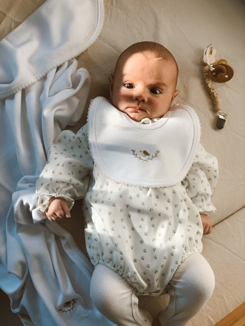 SET Manta Bordada + babero + babita