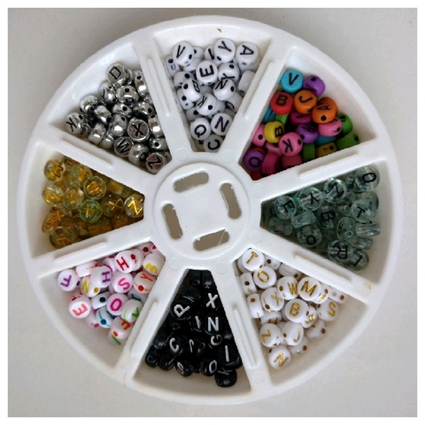 Kit 16 alfabetos pulseiras e colares discos com cores variados