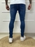 Calça jeans skinny LLeva na internet