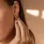 Aros perla bañado en oro - MemeShowroom