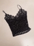 Top negro de encaje con tiras finas y diseño transparente