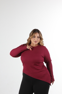 Blusa Canelada Corte Assimétrico - Moda Feminina Plus Size que valoriza suas curvas - Boutique Deva Rodrigues Plus - Curitiba