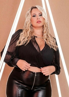 Cropped Transparência Detalhes em Cirrê It Curves 46 - Preto