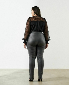 Calça Valquíria em Tecido Resinado com Elastáno. - Verde Militar - comprar online
