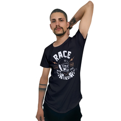 Camiseta Longline Ukkan Race With The Devil