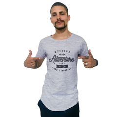 Camiseta Longline Ukkan Weekend Is Calling