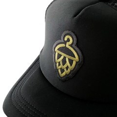 Gorra Trucker Negra con Logo Verde Musgo - comprar online