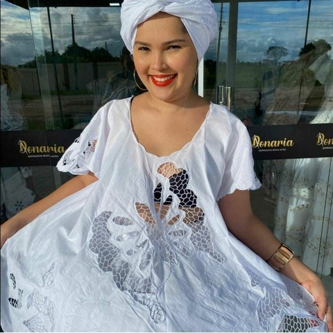 Bata Branca Bordada em Rechilieu