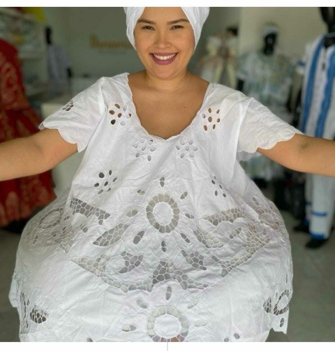 Bata Branca Bordada em Rechilieu