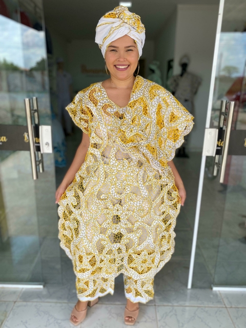 Conjunto Alaka Branco Bordado Rechilieu Luxo detalhes em fio dourado com 4 peças