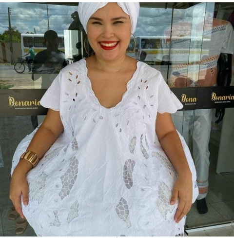 Bata Branca Bordada em Rechilieu