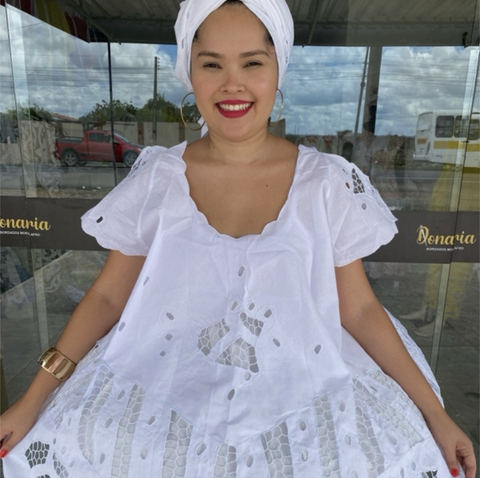 Bata Branca Bordada em Rechilieu