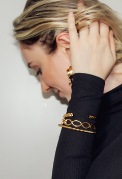 10008 Pulseira Infinity Dourada na internet