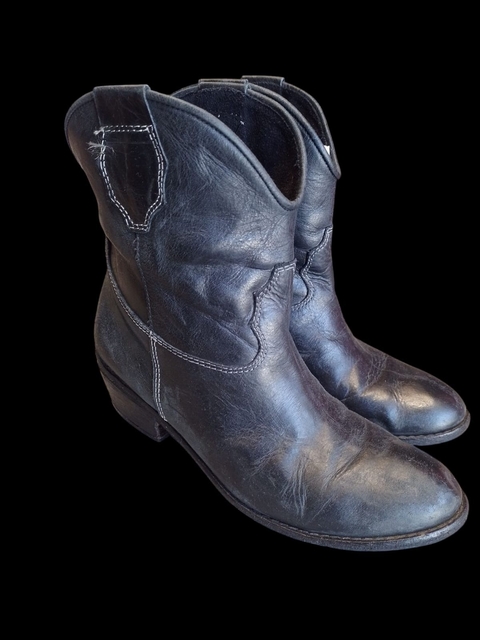 BOTITA CUERO 37