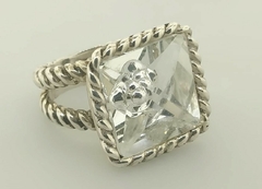 Anillo de plata con cristal