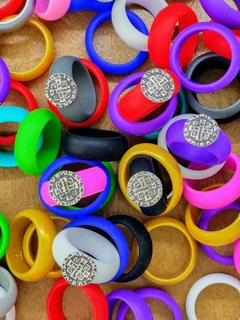 Anillos de silicona con dijes de plata