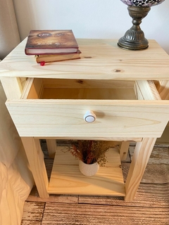 MESA DE LUZ con dos cajones - OUTLET en internet