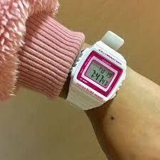 Reloj Casio W215H-7A2 Vintage digital malla de silicona blanco para dama WR - BRAINE JOYAS Y RELOJES