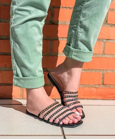 Rasteira preta tiras multicolor Cristina Alves