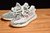 Adidas Yeezy Boost 350 V2 Zebra na internet