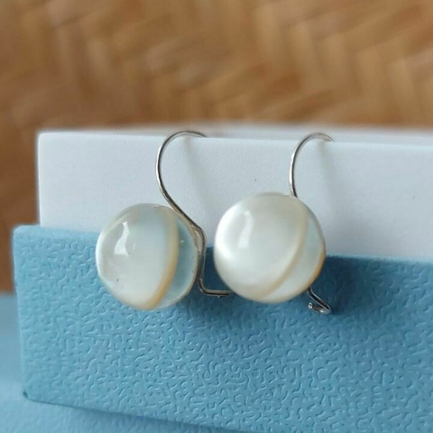 Brinco Bola Madrepérola - comprar online