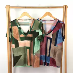 BLUSA Caroll 25058 VNZ GEOM DEC V PREGA LISA - comprar online