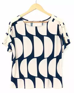 BLUSA Caroll 25006 VNZ MEIA LUA GORGURAO OMBRO - Loja de Roupas A Praça 