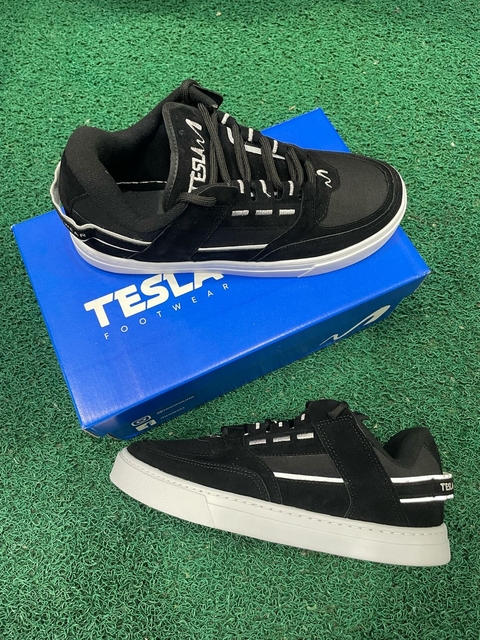 TENIS TESLA COIL BLACK REFLECT